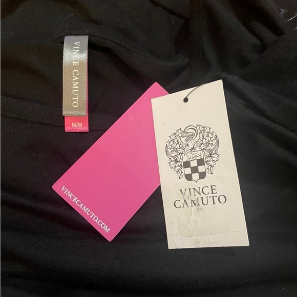 Vince Camuto MEDIUM Black 3/4 Sleeve Top
Logo hit on left shoulder comfy soft - Picture 6 of 6